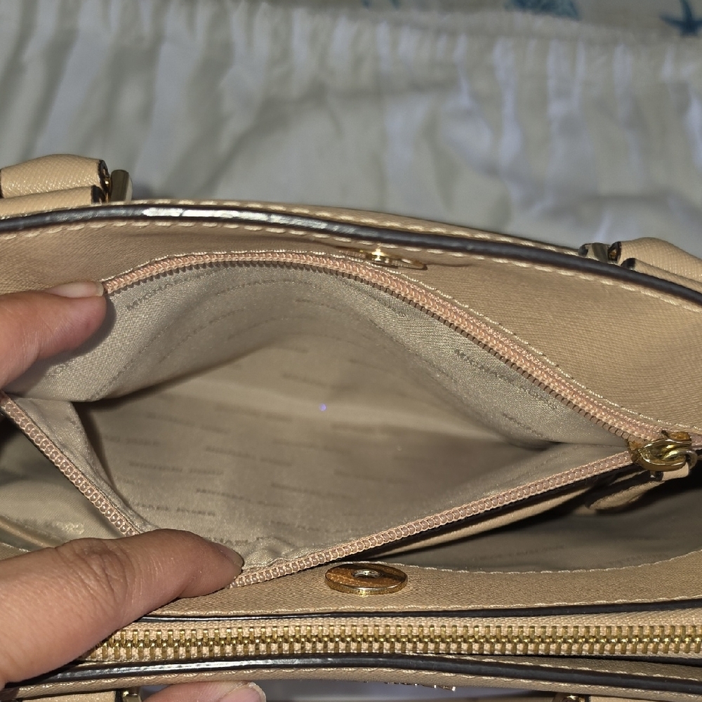 Michael Kors Savannah Large Satchel - Picture 8 of 15